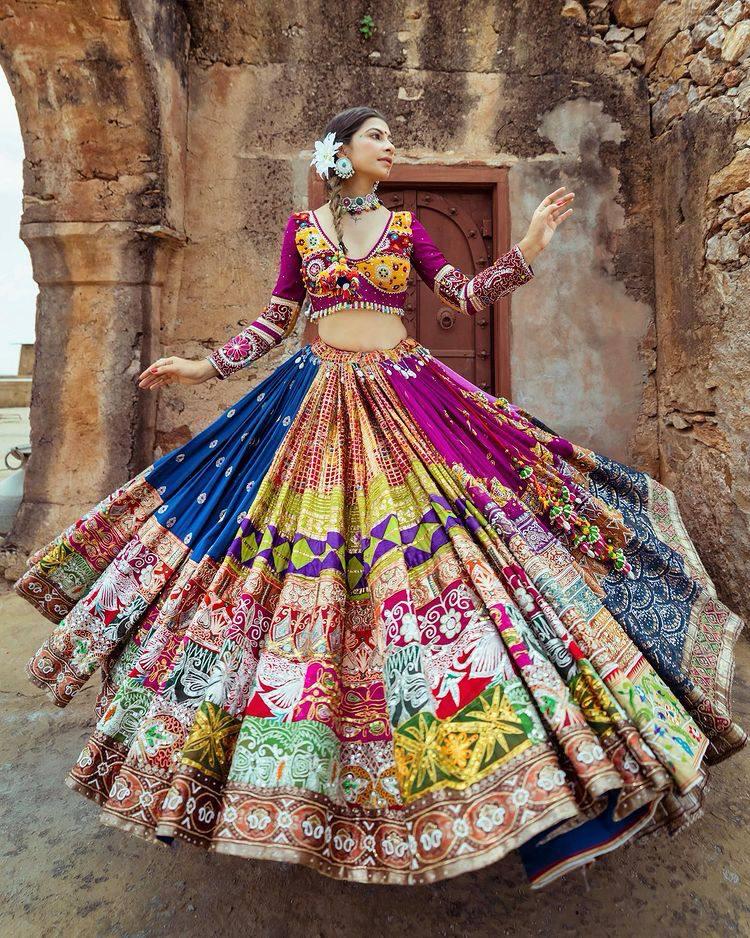 Buy Navratri Wear Attractive Lehenga Low Price Online