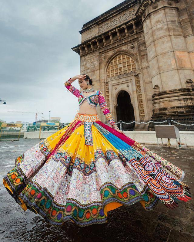 Fashionable Designer Pure Silk Navratri Lehenga Choli Designs