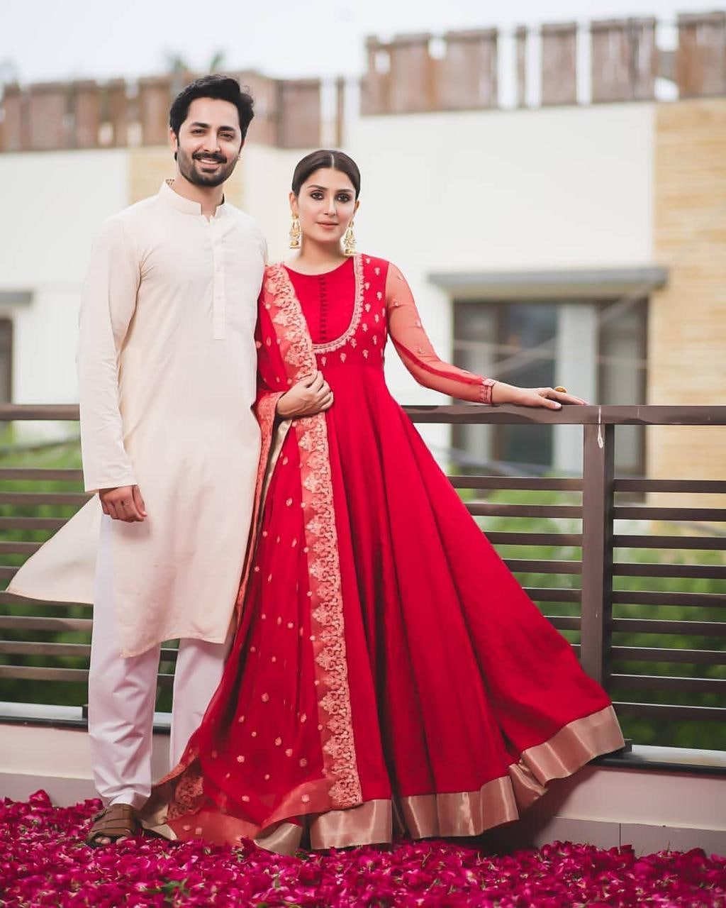 Appealing Red Color Wedding Wear Gown Designs In Low Rate